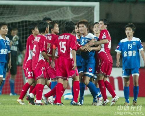 图片报：谢什科对加盟纽卡和曼联持开放态度，他更倾向于曼联（图片报：谢什科愿加盟纽卡或曼联，更倾向曼联）