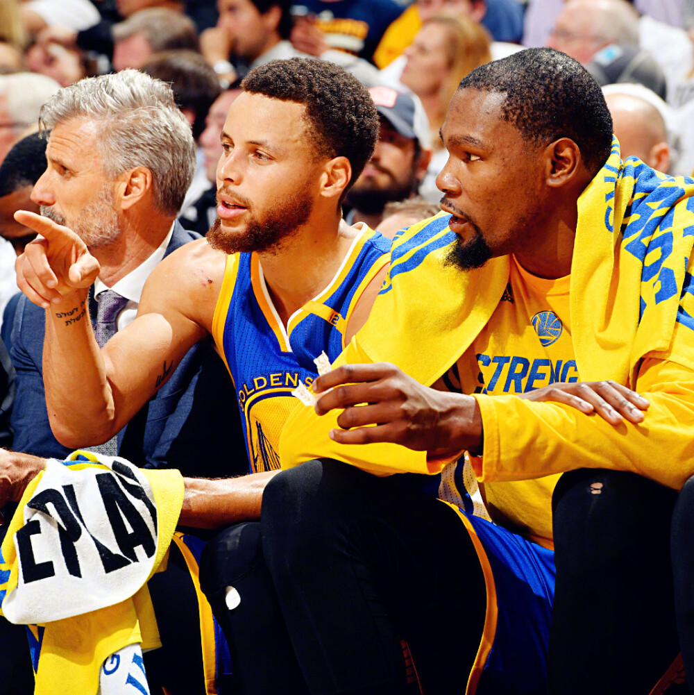 巴萨vs阿拉维斯：莱万、亚马尔、拉菲尼亚首发，贝尔纳尔出战（巴萨战阿拉维斯：莱万、亚马尔、拉菲尼亚先发，贝尔纳尔登场）