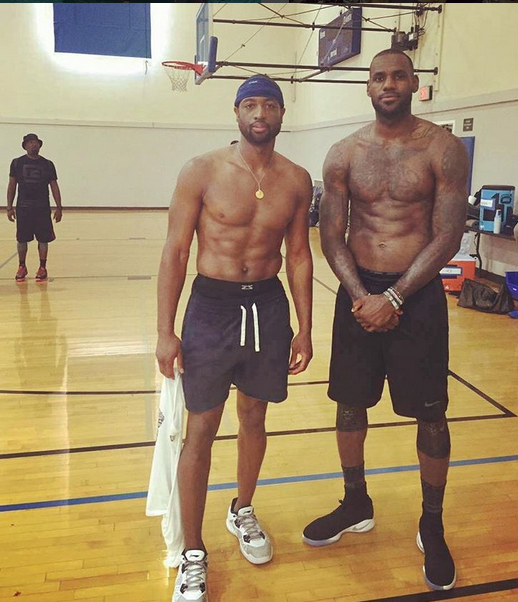 热议中超争冠：争冠悬念基本不在；申花没朋友拿不了冠军（中超夺冠话题升温：冠军归属已无悬念，申花孤立难问鼎）