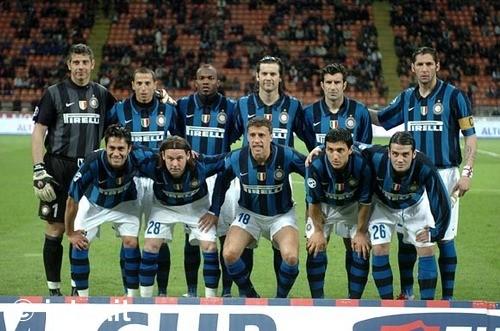 从替补到主力，他靠努力逆袭（他凭努力从替补跃升为主力）