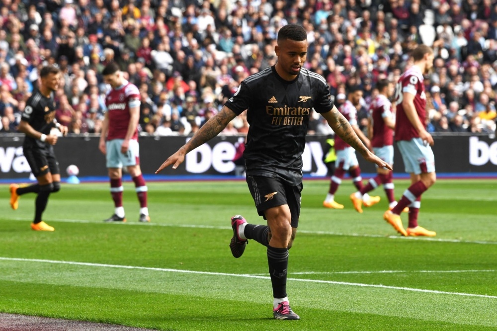 足球欧洲媒体评最佳11人阵容，无人争议（欧洲媒体评选足球最佳十一人，公认无争议）