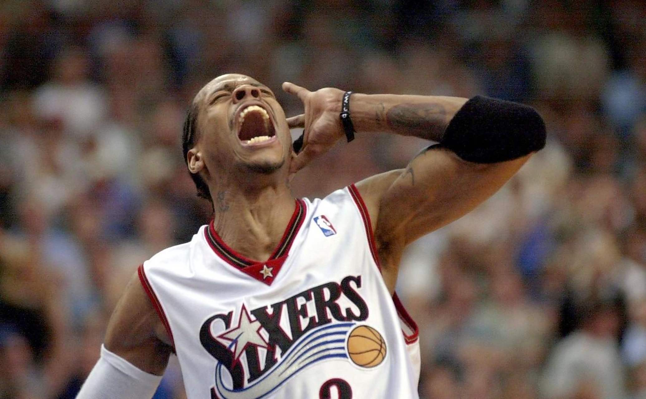 NBA官网更新MVP榜：约基奇、SGA、东契奇高居前三（NBA官网最新MVP排名出炉：约基奇、SGA、东契奇包揽前三）