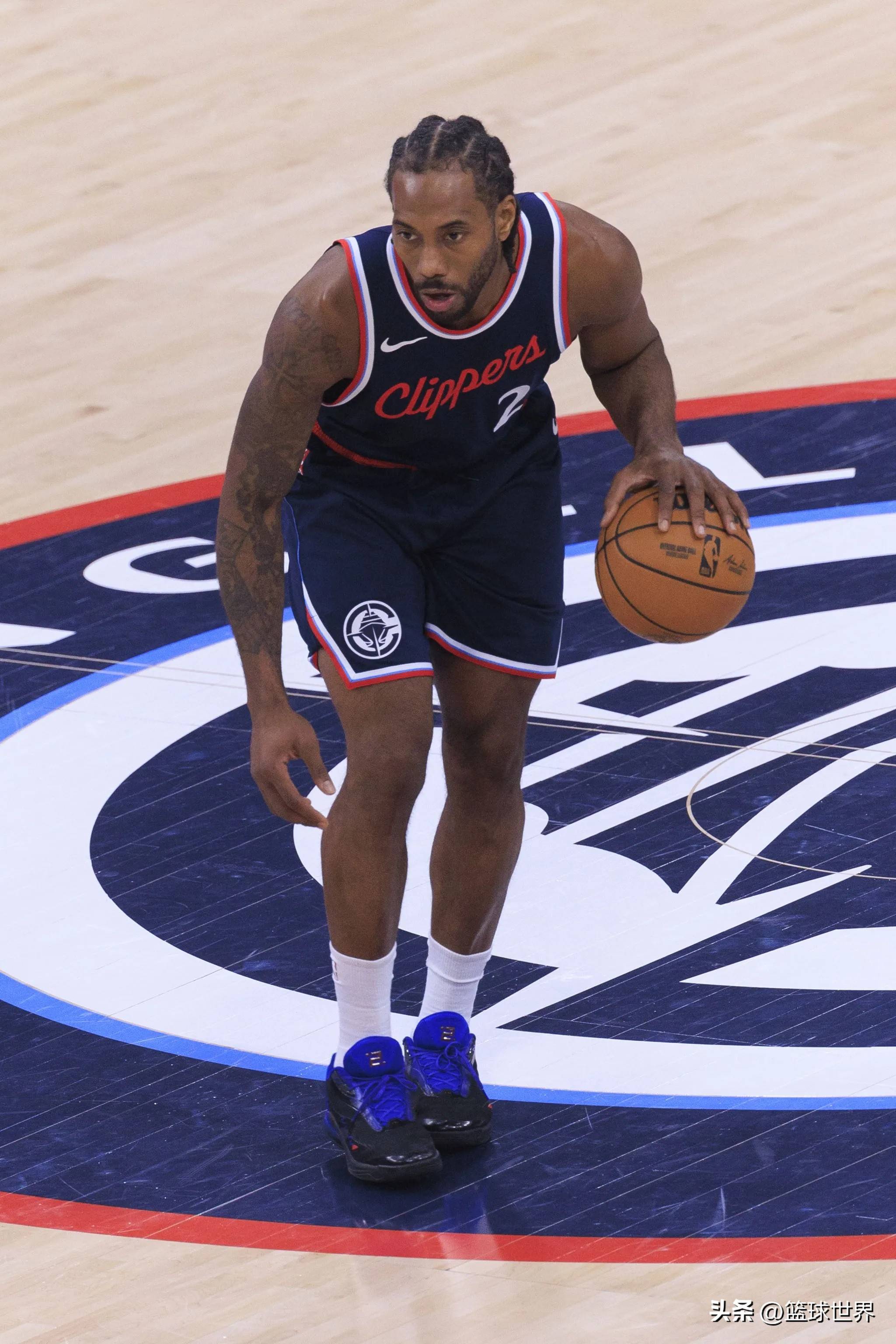 湖人浓眉哥篮下统治力助球队获胜（浓眉禁区统治，助湖人赢球）