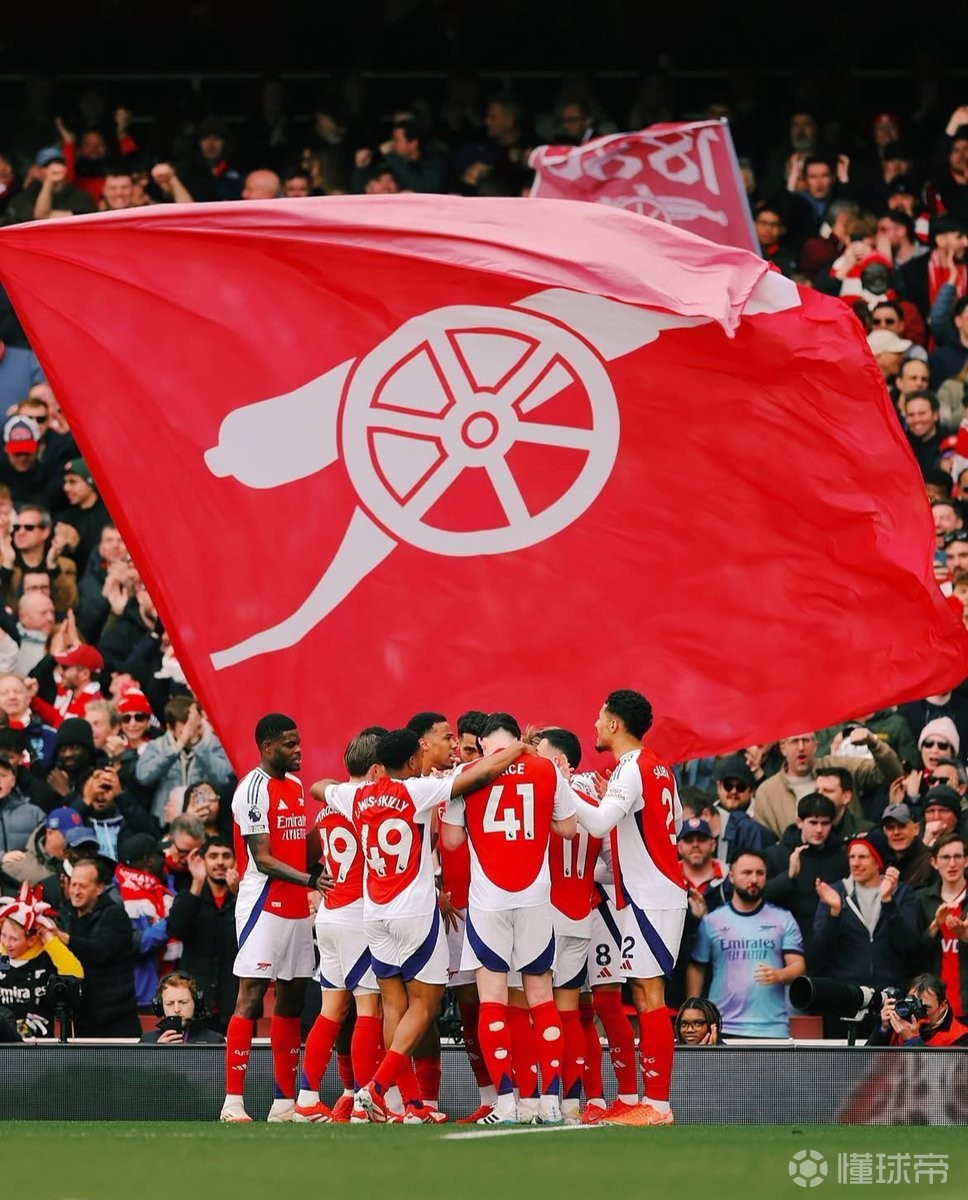 曼联客场4-1胜狼队，B费2射1传，取得3轮不败，积分追平切尔西，排名升至第六。（曼联客场4-1大胜狼队，B费双响+助攻，联赛三轮不败，积分追平切尔西升至第六位）