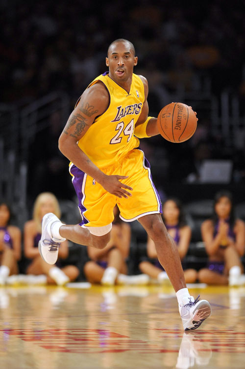 贝恩谈拿球砸阿努诺比：当时认为是合理动作，没恶意犯规意思（贝恩谈掷球击中阿努诺比：称当时判断为合理动作，并非恶意犯规）