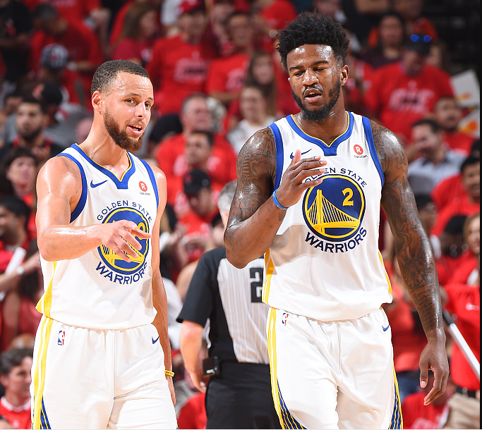 迪格雷戈里奥：库普踢左中卫？强大的球员能在任何位置上踢球（迪格雷戈里奥谈库普踢左中卫：强者能适应任何位置）